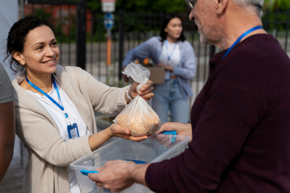 charity-foodbank-volunteer-group